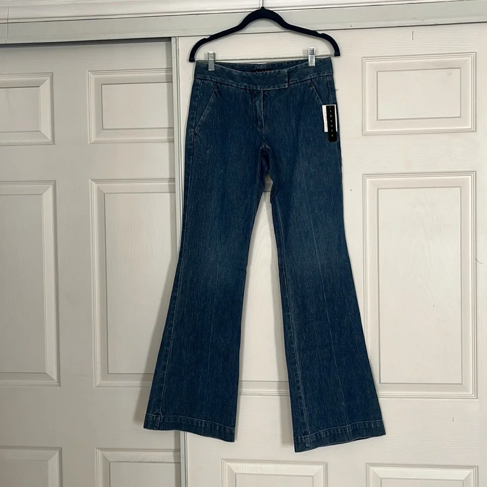 Theory set flare jeans and white long sleeve - Picture 3 of 10